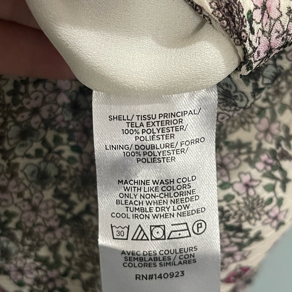 Floral ruffle split neck blouse, size M - Picture 7 of 12